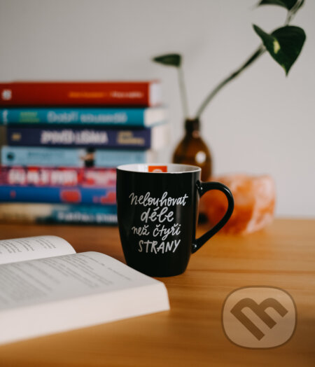 Knihomolský hrnek černý, 2021 Knihomolský hrnek černý, 2021