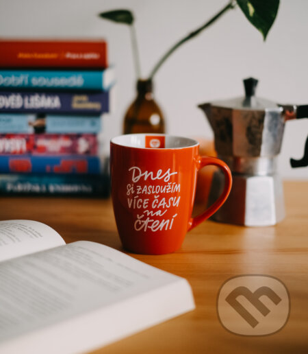 Knihomolský hrnek červený (Martinus). Martinus, 2021 Knihomolský hrnek červený (Martinus). Martinus, 2021