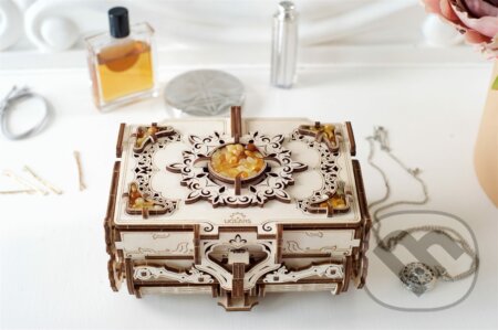 Puzzle: Amber box – šperkovnica (UGEARS). UGEARS, 2022 Puzzle: Amber box – šperkovnica (UGEARS). UGEARS, 2022