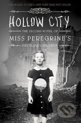 Kniha: Hollow City (Ransom Riggs). Quirk Books, 2014 Kniha: Hollow City (Ransom Riggs). Quirk Books, 2014