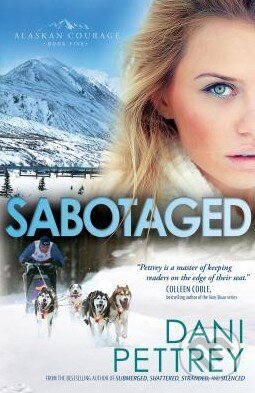 Kniha: Sabotaged (Dani Pettrey). Bethany House, 2015 Kniha: Sabotaged (Dani Pettrey). Bethany House, 2015