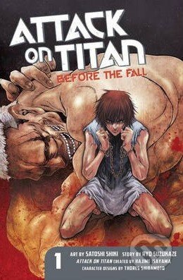 Kniha: Attack on Titan: Before the Fall (Volume 1) (Hajime Isayama, Ryo Suzukaze a Satoshi Shiki). Kodansha Europe, 2014 Kniha: Attack on Titan: Before the Fall (Volume 1) (Hajime Isayama, Ryo Suzukaze a Satoshi Shiki). Kodansha Europe, 2014