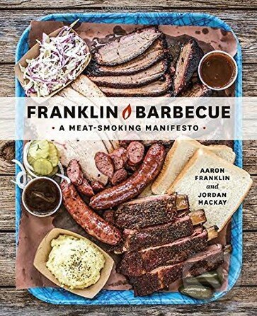 Kniha: Franklin Barbecue (Aaron Franklin a Jordan Mackay). Ten speed, 2015 Kniha: Franklin Barbecue (Aaron Franklin a Jordan Mackay). Ten speed, 2015