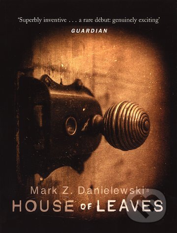 Kniha: House Of Leaves (Mark Z. Danielewski). Doubleday, 2000 Kniha: House Of Leaves (Mark Z. Danielewski). Doubleday, 2000