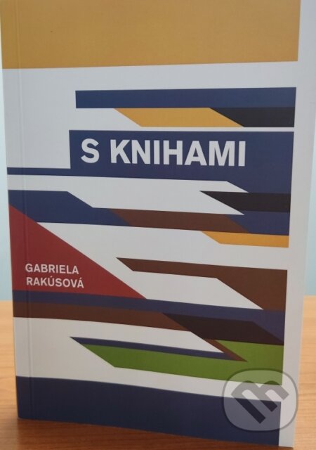 Kniha: S knihami (Gabriela Rakúsová). Typopress, 2026 Kniha: S knihami (Gabriela Rakúsová). Typopress, 2026