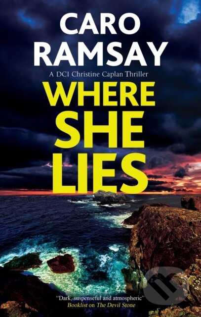 Kniha: Where She Lies (Caro Ramsay). Severn House, 2025 Kniha: Where She Lies (Caro Ramsay). Severn House, 2025