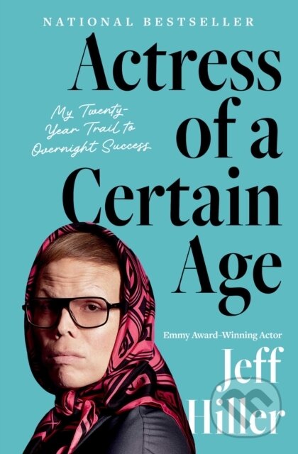 Kniha: Actress of a Certain Age (Jeff Hiller). Simon & Schuster, 2026 Kniha: Actress of a Certain Age (Jeff Hiller). Simon & Schuster, 2026
