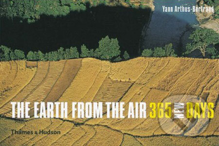 Kniha: The Earth from the Air: 365 New Days (Yann Arthus-Bertrand). Thames & Hudson, 2007 Kniha: The Earth from the Air: 365 New Days (Yann Arthus-Bertrand). Thames & Hudson, 2007