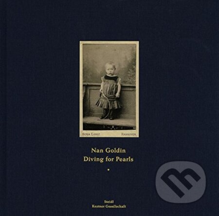 Kniha: Diving for Pearls (Glenn O'Brien a Nan Goldin). Steidl Verlag, 2016 Kniha: Diving for Pearls (Glenn O'Brien a Nan Goldin). Steidl Verlag, 2016