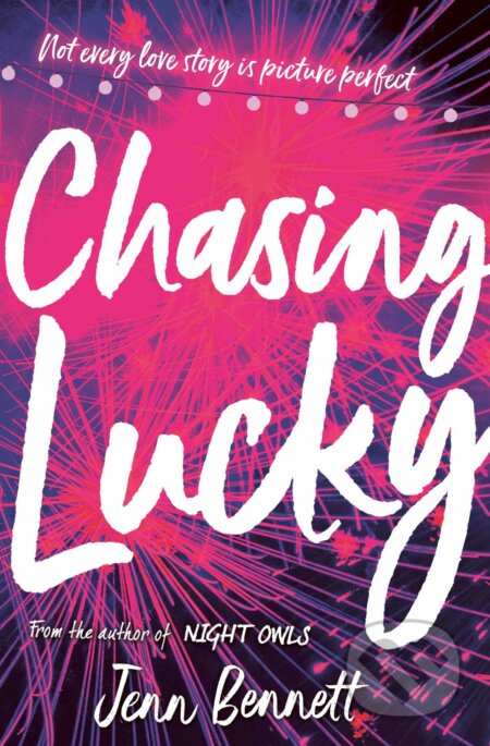 Kniha: Chasing Lucky (Jenn Bennett). Simon & Schuster, 2020 Kniha: Chasing Lucky (Jenn Bennett). Simon & Schuster, 2020
