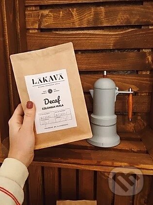 Kávy a čaje: Decaf Colombia Huila (bezkofeínová) (LAKAVA). LAKAVA, 2020 Kávy a čaje: Decaf Colombia Huila (bezkofeínová) (LAKAVA). LAKAVA, 2020