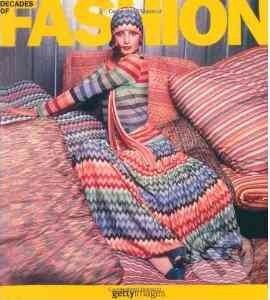 Kniha: Decades of Fashion (Harriet Worsley). Könemann, 2008 Kniha: Decades of Fashion (Harriet Worsley). Könemann, 2008
