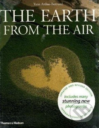Kniha: The Earth from the Air (Yann Arthus-Bertrand). Thames & Hudson, 2005 Kniha: The Earth from the Air (Yann Arthus-Bertrand). Thames & Hudson, 2005
