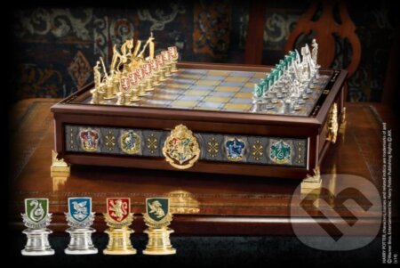 Harry Potter Bradavické famfrpálové šachy (Noble Collection). Noble Collection, 2021 Harry Potter Bradavické famfrpálové šachy (Noble Collection). Noble Collection, 2021