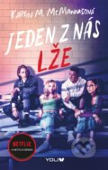 Kniha: Jeden z nás lže (Karen M. McManus). YOLi CZ, 2022 Kniha: Jeden z nás lže (Karen M. McManus). YOLi CZ, 2022