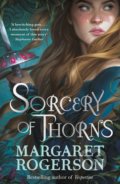 Kniha: Sorcery of Thorns (Margaret Rogerson). Simon & Schuster, 2022 Kniha: Sorcery of Thorns (Margaret Rogerson). Simon & Schuster, 2022