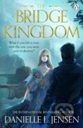 Kniha: The Bridge Kingdom (Danielle L. Jensen). Penguin Books, 2022 Kniha: The Bridge Kingdom (Danielle L. Jensen). Penguin Books, 2022