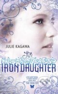 Kniha: The Iron Daughter (Julie Kagawa). Harlequin, 2010 Kniha: The Iron Daughter (Julie Kagawa). Harlequin, 2010