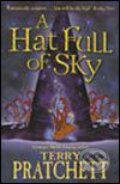Kniha: A Hat Full of Sky (Terry Pratchett). Random House, 2005 Kniha: A Hat Full of Sky (Terry Pratchett). Random House, 2005