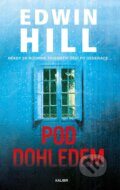 Kniha: Pod dohledem (Edwin Hill). Kalibr, 2025 Kniha: Pod dohledem (Edwin Hill). Kalibr, 2025