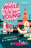 Kniha: While We’re Young (K.L. Walther). Electric Monkey, 2025 Kniha: While We’re Young (K.L. Walther). Electric Monkey, 2025