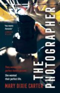 Kniha: The Photographer (Mary Dixie Carter). Hodder and Stoughton, 2021 Kniha: The Photographer (Mary Dixie Carter). Hodder and Stoughton, 2021