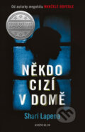 Kniha: Někdo cizí v domě (Shari Lapena), 2018 Kniha: Někdo cizí v domě (Shari Lapena), 2018