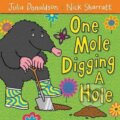 Kniha: One Mole Digging a Hole (Julia Donaldsonová). Pan Macmillan, 2009 Kniha: One Mole Digging a Hole (Julia Donaldsonová). Pan Macmillan, 2009