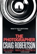 Kniha: Photographer (Craig Robertson). Simon & Schuster, 2018 Kniha: Photographer (Craig Robertson). Simon & Schuster, 2018