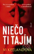 Kniha: Niečo ti tajím (Vi Keeland). Ikar, 2025 Kniha: Niečo ti tajím (Vi Keeland). Ikar, 2025