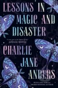 Kniha: Lessons in Magic and Disaster (Charlie Jane Anders). Titan Books, 2025 Kniha: Lessons in Magic and Disaster (Charlie Jane Anders). Titan Books, 2025
