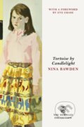 Kniha: Tortoise by Candlelight (Nina Bawden). Penguin Books, 2026 Kniha: Tortoise by Candlelight (Nina Bawden). Penguin Books, 2026