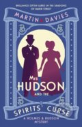 Kniha: Mrs Hudson and the Spirits' Curse (Martin Davies). Allison & Busby, 2026 Kniha: Mrs Hudson and the Spirits' Curse (Martin Davies). Allison & Busby, 2026
