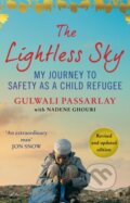 Kniha: The Lightless Sky (Gulwali Passarlay). Atlantic Books, 2019 Kniha: The Lightless Sky (Gulwali Passarlay). Atlantic Books, 2019