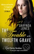 Kniha: The Trouble With Twelfth Grave (Darynda Jones). Piatkus, 2017 Kniha: The Trouble With Twelfth Grave (Darynda Jones). Piatkus, 2017