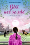 Kniha: Blíž, než se zdá (Jessica Redland). Motto, 2026 Kniha: Blíž, než se zdá (Jessica Redland). Motto, 2026