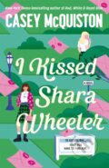 Kniha: I Kissed Shara Wheeler (Casey Mcquiston). Pan Macmillan, 2026 Kniha: I Kissed Shara Wheeler (Casey Mcquiston). Pan Macmillan, 2026