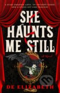 Kniha: She Haunts Me Still (De Elizabeth). Bedford Square, 2026 Kniha: She Haunts Me Still (De Elizabeth). Bedford Square, 2026