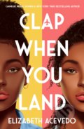 Kniha: Clap When You Land (Elizabeth Acevedo). Hot Key, 2020 Kniha: Clap When You Land (Elizabeth Acevedo). Hot Key, 2020