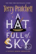 Kniha: A Hat Full of Sky (Terry Pratchett). HarperCollins, 2015 Kniha: A Hat Full of Sky (Terry Pratchett). HarperCollins, 2015