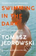 Kniha: Swimming in the Dark (Tomasz Jedrowski). Bloomsbury, 2021 Kniha: Swimming in the Dark (Tomasz Jedrowski). Bloomsbury, 2021