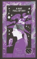 Kniha: A Hat Full of Sky (Terry Pratchett). Doubleday, 2021 Kniha: A Hat Full of Sky (Terry Pratchett). Doubleday, 2021