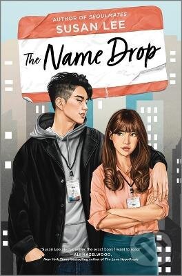 Kniha: The Name Drop (Susan Lee). Harlequin, 2023 Kniha: The Name Drop (Susan Lee). Harlequin, 2023