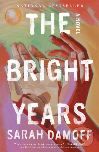 Kniha: The Bright Years (Sarah Damoff). Simon & Schuster, 2026 Kniha: The Bright Years (Sarah Damoff). Simon & Schuster, 2026