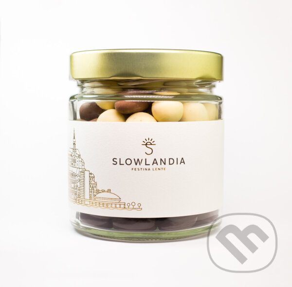 Výber dražovaných orechov v čokoláde (Slowlandia). Slowlandia, 2019 Výber dražovaných orechov v čokoláde (Slowlandia). Slowlandia, 2019