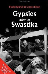 Kniha: Gypsies Under the Swastika (Donald Kenrick a Grattan Puxon). University Of Hertfordshire Press, 2009 Kniha: Gypsies Under the Swastika (Donald Kenrick a Grattan Puxon). University Of Hertfordshire Press, 2009