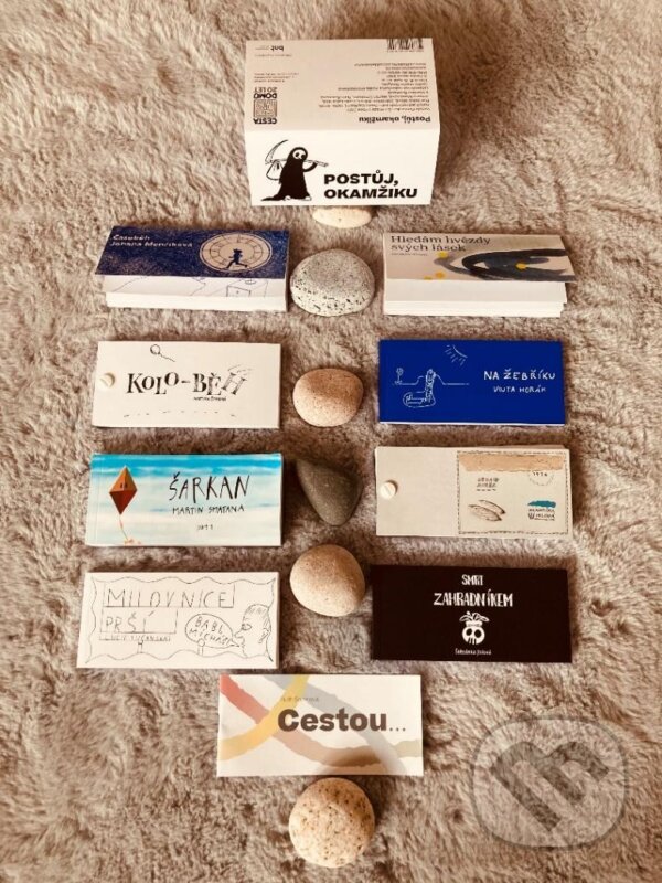 Kniha: Postůj, okamžiku (David Cajthaml, Františka Iblová, Johana Menčíková, Lucie Lučanská, Martin Smatana, Martina Špinková, Ruth Šormová, Štěpánka Jislová a Vojta Horák). Cesta domů, 2021 Kniha: Postůj, okamžiku (David Cajthaml, Františka Iblová, Johana Menčíková, Lucie Lučanská, Martin Smatana, Martina Špinková, Ruth Šormová, Štěpánka Jislová a Vojta Horák). Cesta domů, 2021