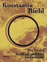 Na hrobě bubnují padající pomeranče