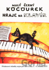 Malý černý kocourek hraje na klavír