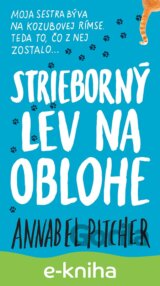 Strieborný lev na oblohe